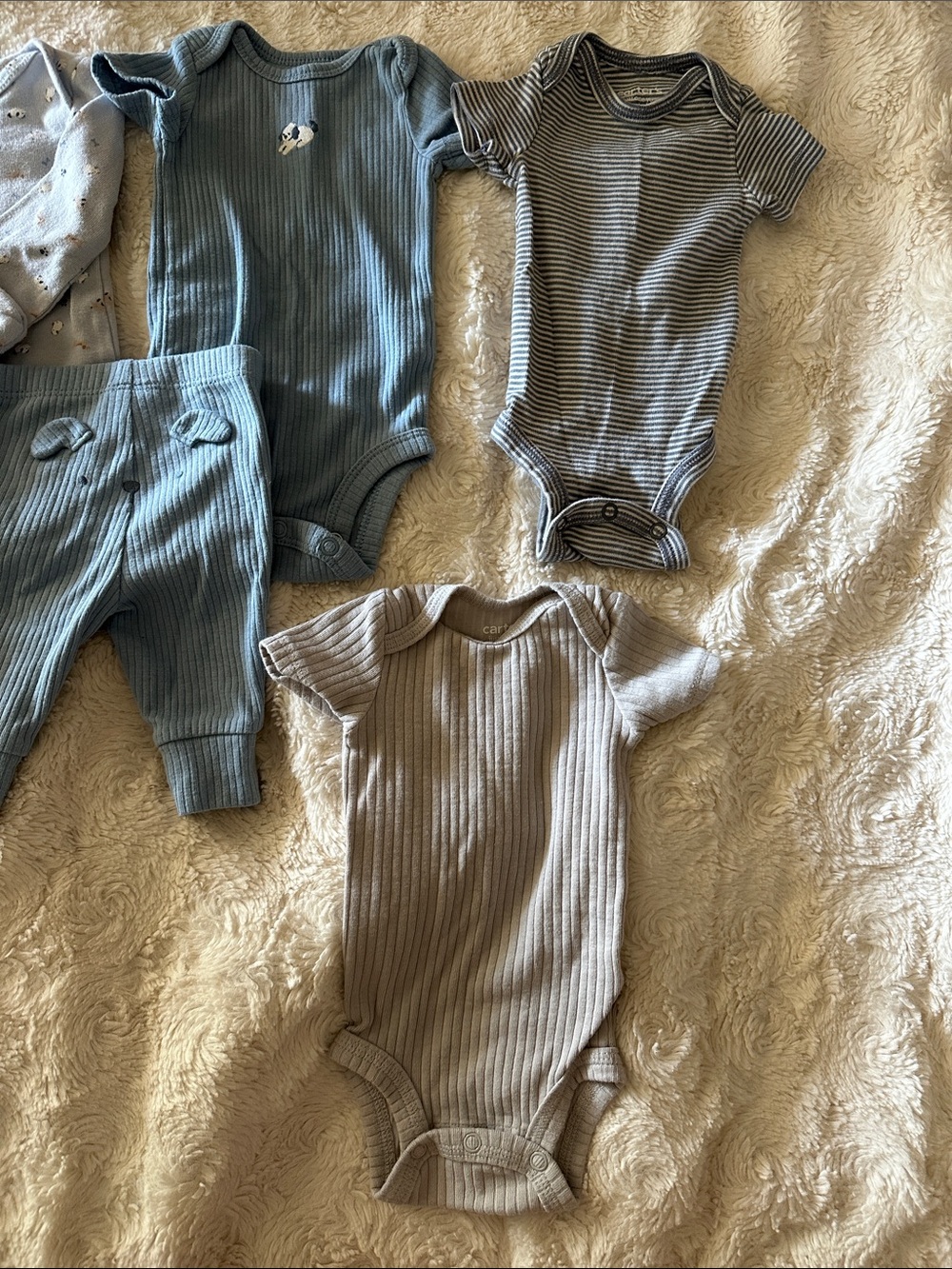 Carters Bundle - Picture 2 of 3